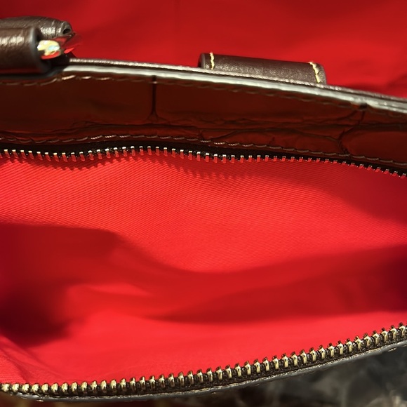 Gorgeous Dooney & Bourke Denison Satchel - Picture 14 of 15